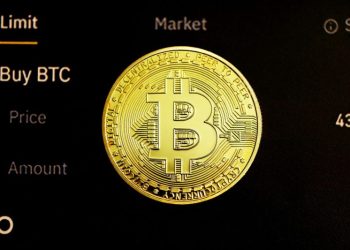 Crypto Market Update: Saylor Denies Strategy Bitcoin Sale Rumors